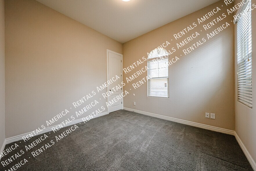 Building Photo - 3375 E Balsam Dr