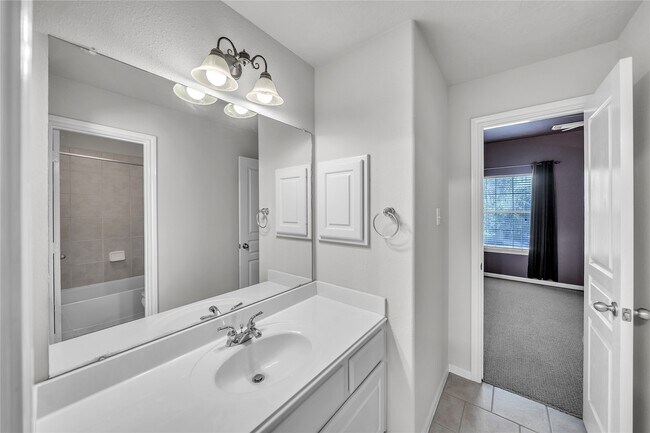 Building Photo - 17426 Memorial Blossom Dr