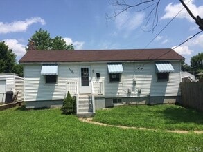 Building Photo - New Renovation!!!2 bedroom bungalow, deck, huge yard, Hancock schools