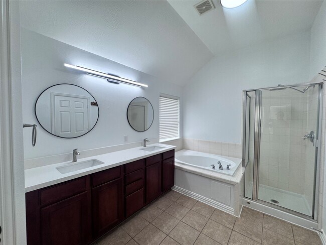 Building Photo - 7502 Quiet Trace Ln