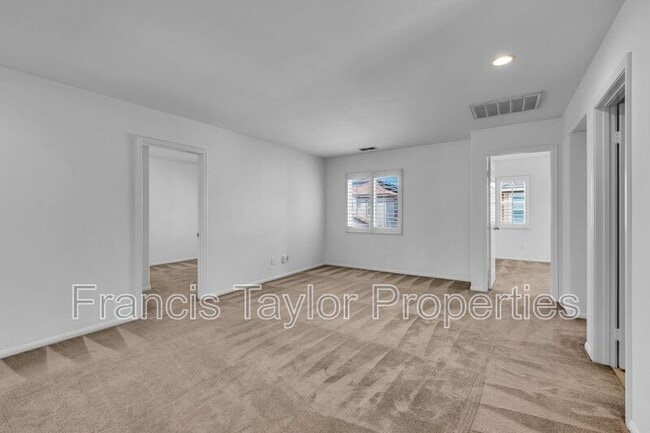 Building Photo - 401 Whitby Gn