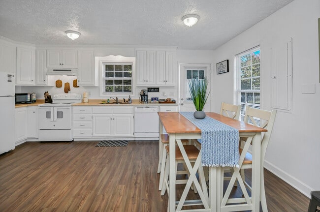 Building Photo - 1201 Chevis St