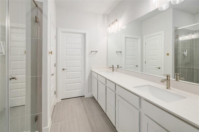 Building Photo - 207 Flowers Ave