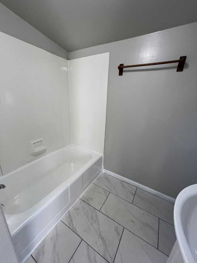 Building Photo - 44 8th St