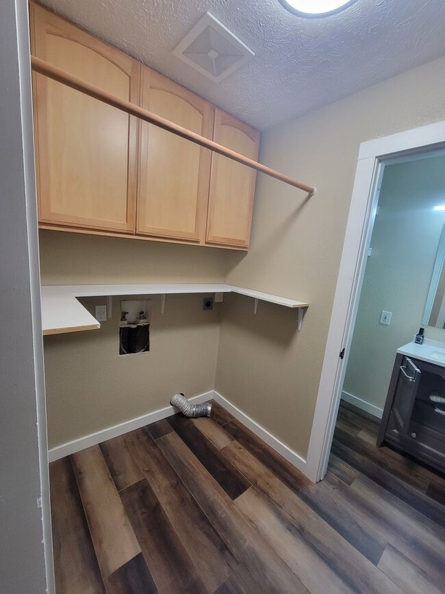 Building Photo - Exceptionally clean 3 bedroom, 1.5 bathroo...