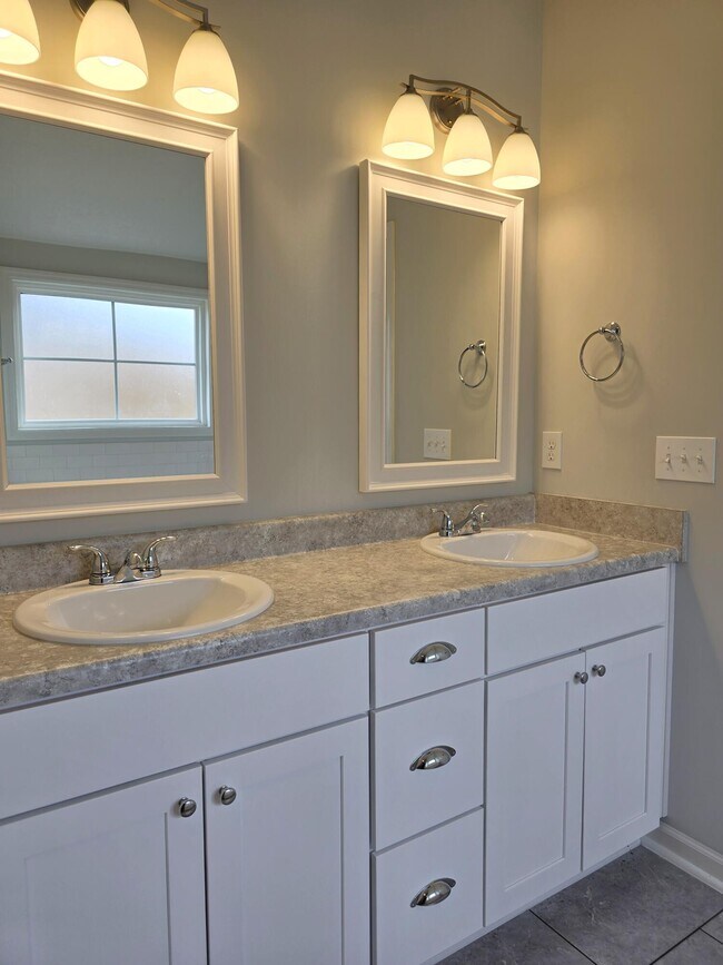 Building Photo - 1293 Elbron Dr