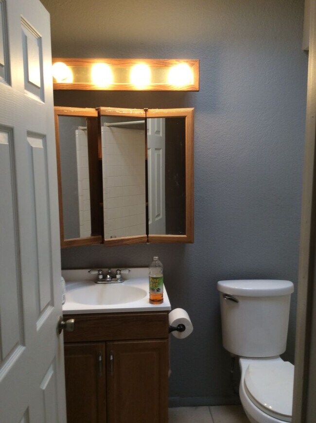 Building Photo - 3 Bedroom/ 2 Bath Home Near Mission & Vale...