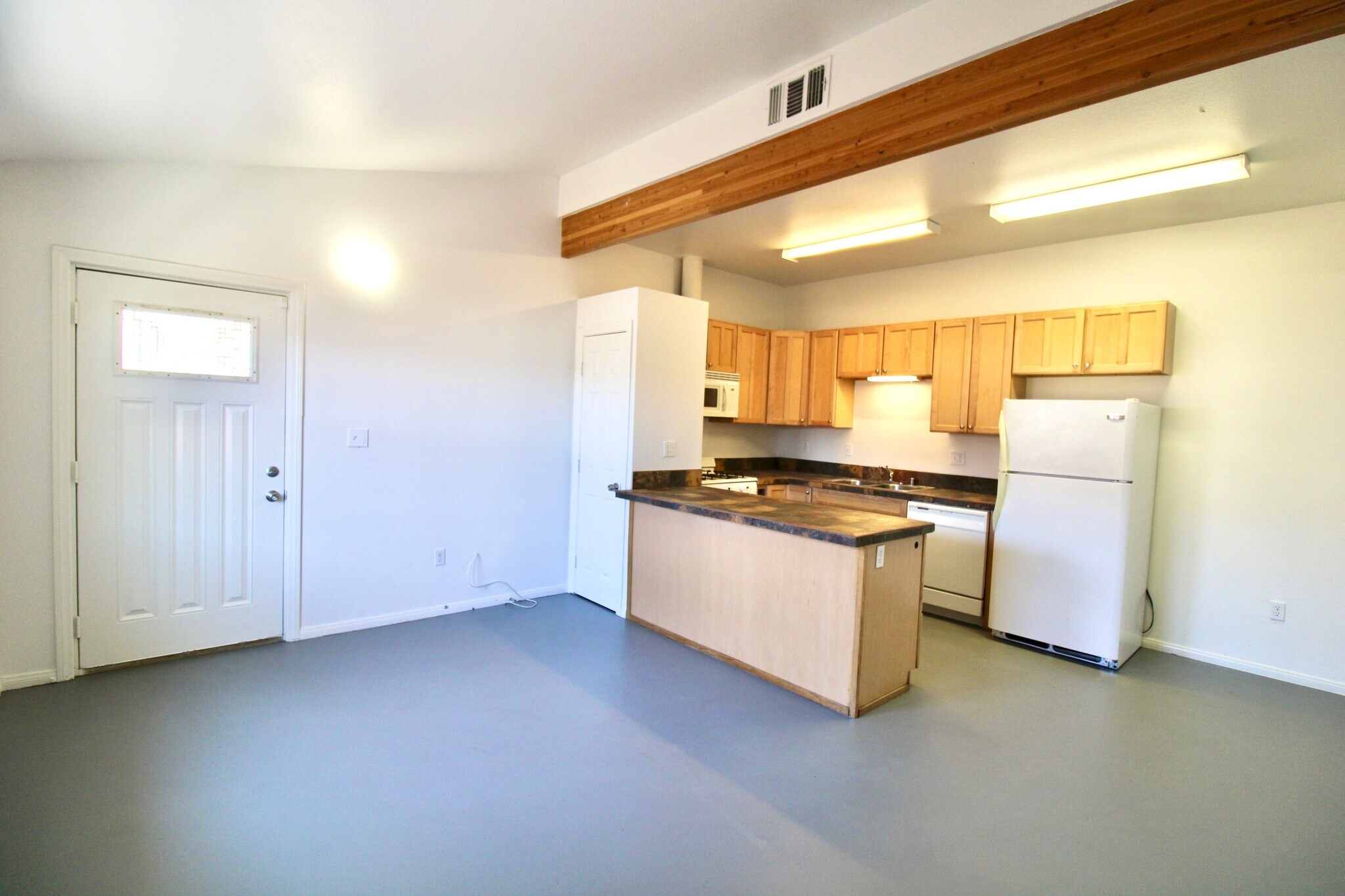 Building Photo - 6587 Oasis Ave