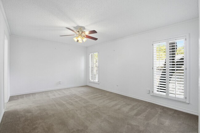 Building Photo - Amazing in Arlington