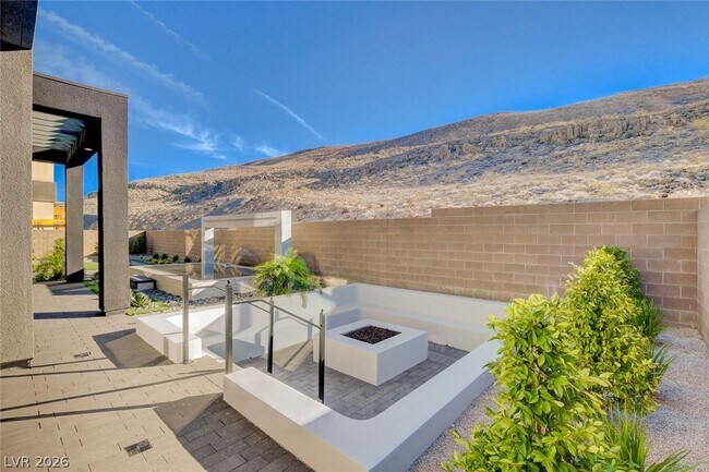 Building Photo - 5289 Feathertop Dr
