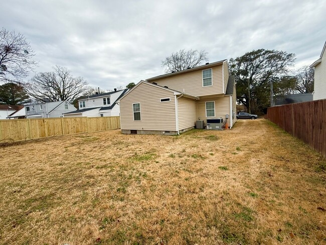 Building Photo - **4bed near MIL base- GRANITE/STAINLESS STEEL Appliances~ Roomates welcome!