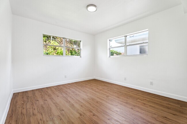 Building Photo - 825 85th St