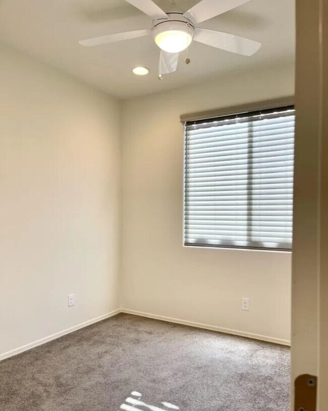 Building Photo - 2022 Built Single-Level 4Bedrooms/3Baths Stunning Home!!