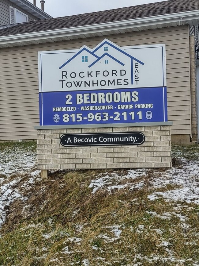 Building Photo - 2 Bedroom 1.5 Bath Spacious Townhome