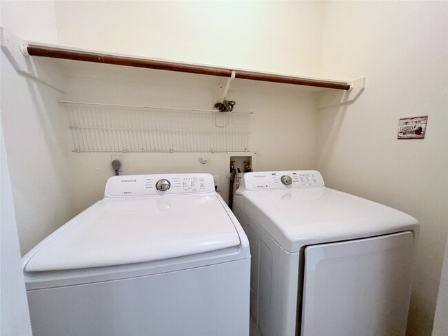 Building Photo - 4723 Silverlake Dr