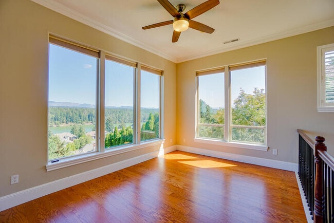 Building Photo - FOUR BEDROOM HOUSE IN LACAMAS SHORES WINTE...