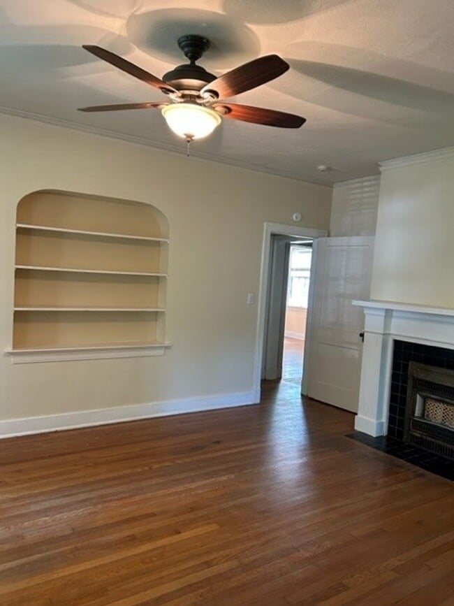 Building Photo - Beautiful Spacious Updated Home In Belhave...