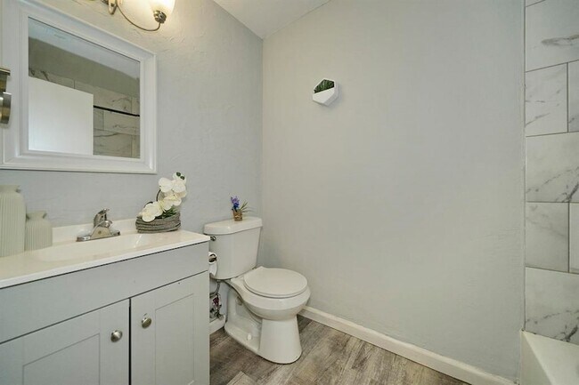 Building Photo - 3421 N Carnation Ct