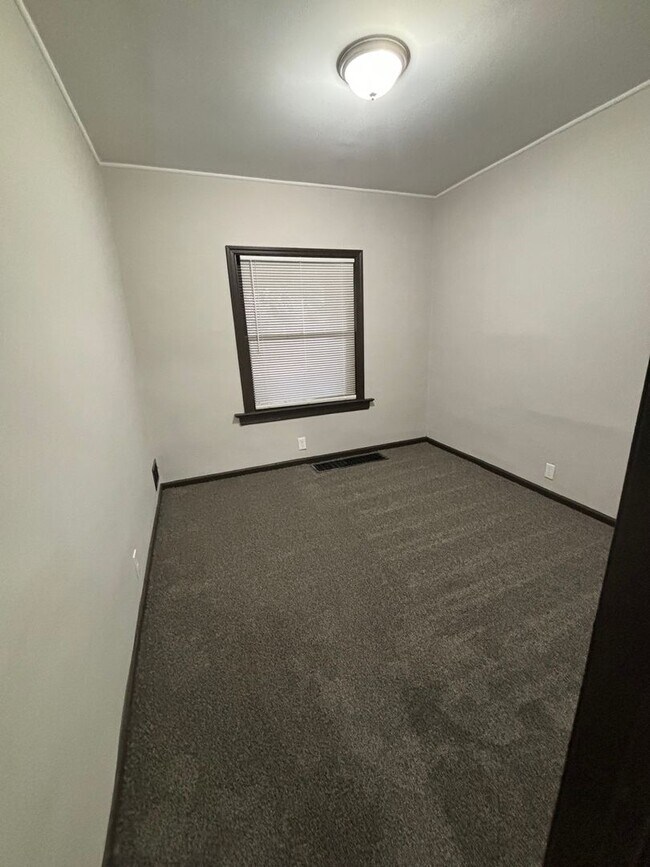Building Photo - 86th,W.3285