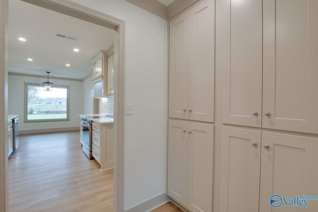 Building Photo - 2042 Rosebury Ln SW