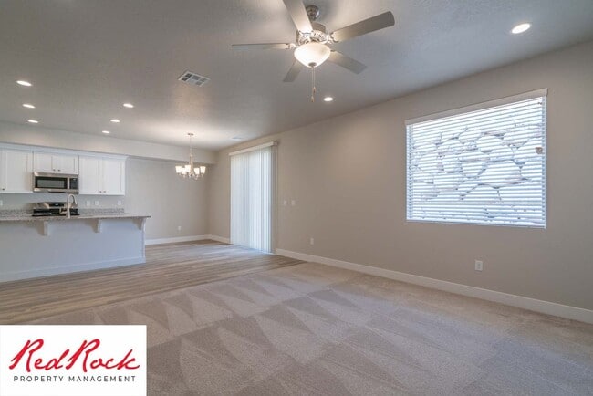 Building Photo - Modern 4-Bed Townhome in Hurricane Heights