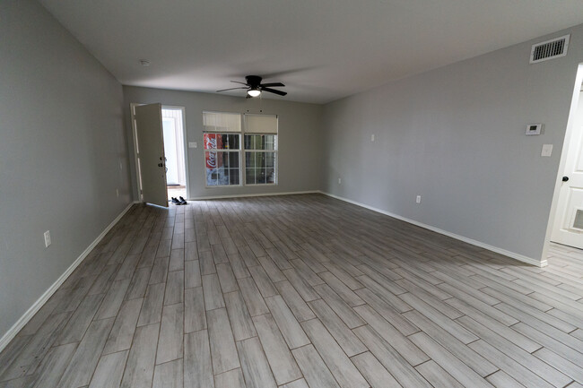 Huge Living Room Area - 9711 Linkmeadow Ln