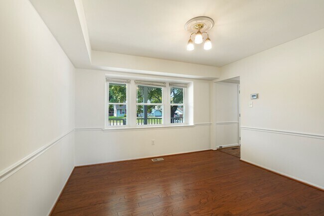 Building Photo - A 4 BEDROOM 2.5 BATH DREAM COME TRUE IN POINTER RIDGE AT COLLINGTON!