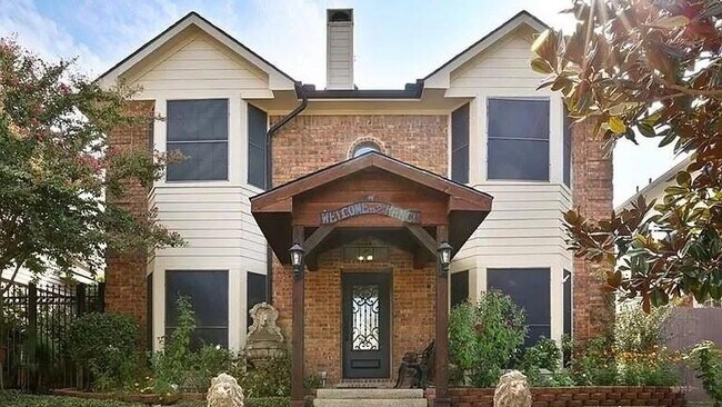 Building Photo - 2401 Brooke Ct