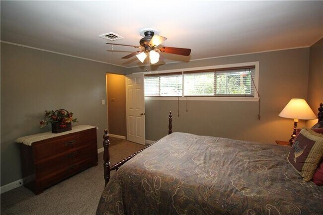 Building Photo - 3753 Evergreen Dr