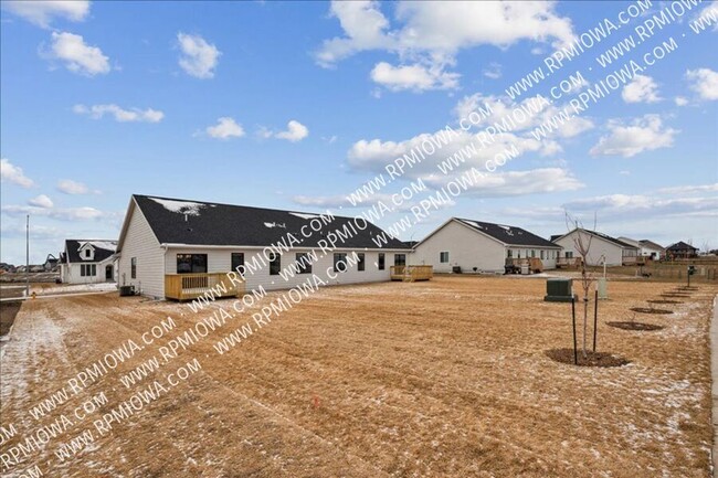 Building Photo - BRAND NEW TOWNHOME! 4 Bed, 3 Bath Townhome...