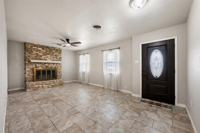 Building Photo - 2506 Oak Ln
