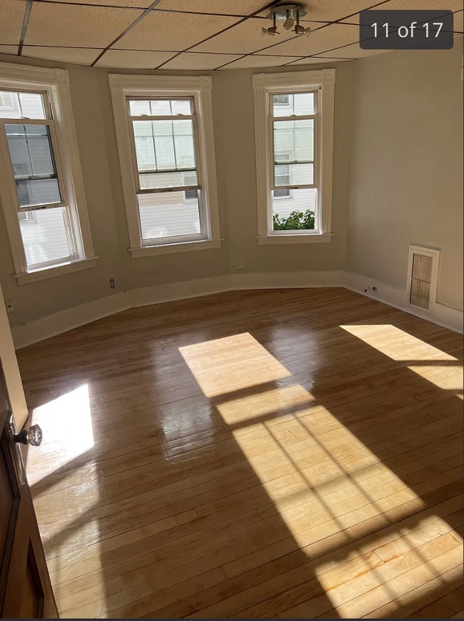 Building Photo - Beautiful apartment located in Worcester, MA