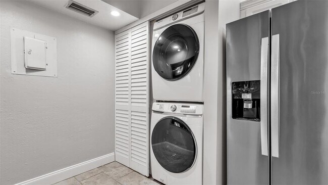 Building Photo - 2568 Pine Ridge Way S