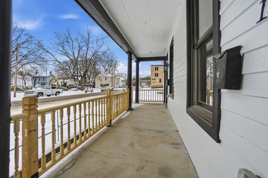 Building Photo - 131 S C St