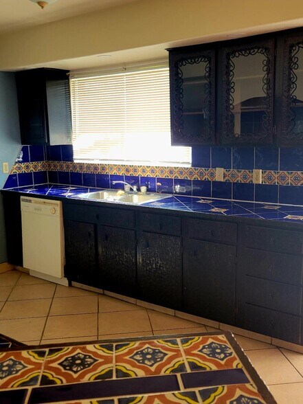 Tiled Counters - 43A N Coria St