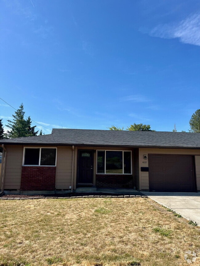 Building Photo - 2 Bedroom Duplex