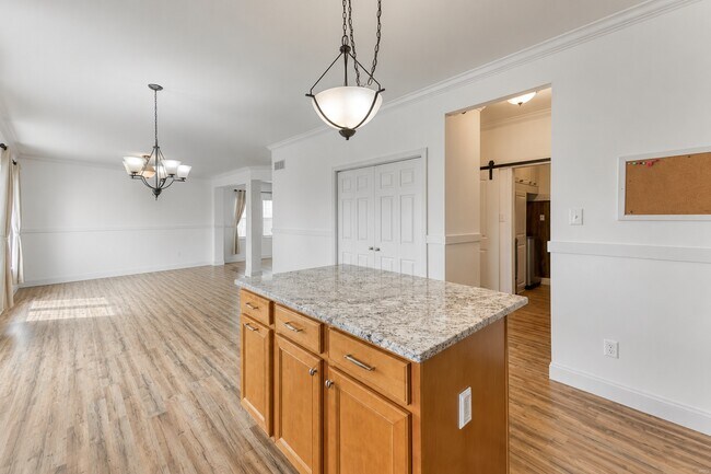 Building Photo - 1824 English Oak Dr