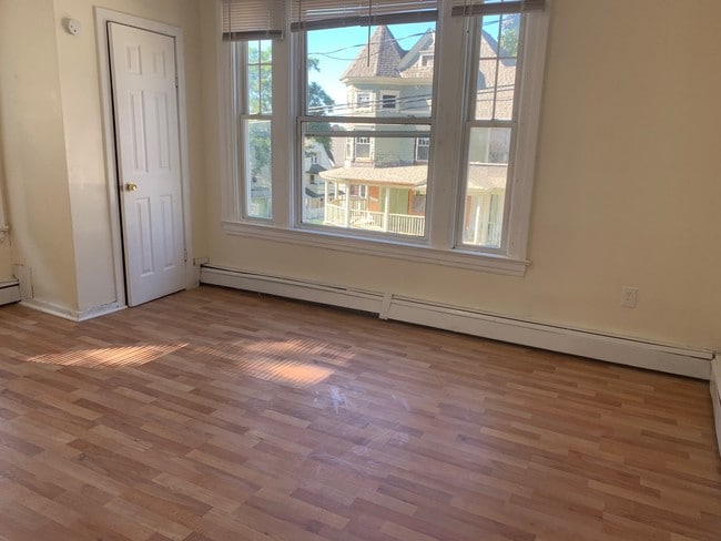 Building Photo - 134 Chestnut Ave