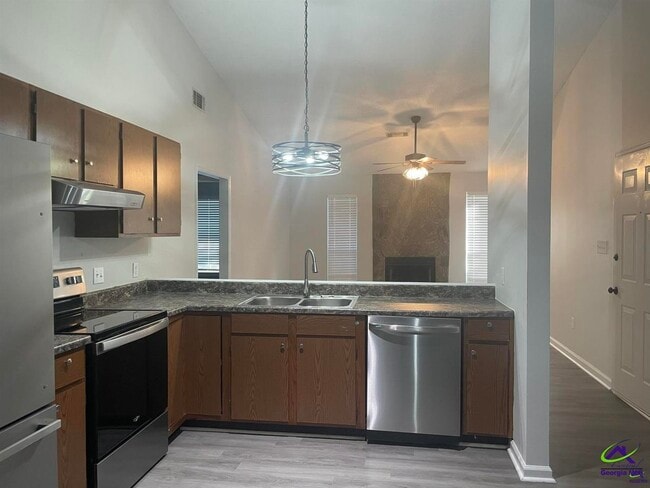 Building Photo - 337 Somerset Dr