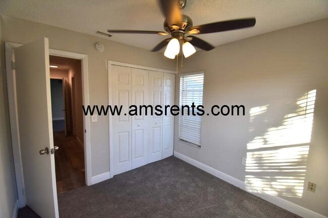 Building Photo - Spacious 3 bedroom Villa
