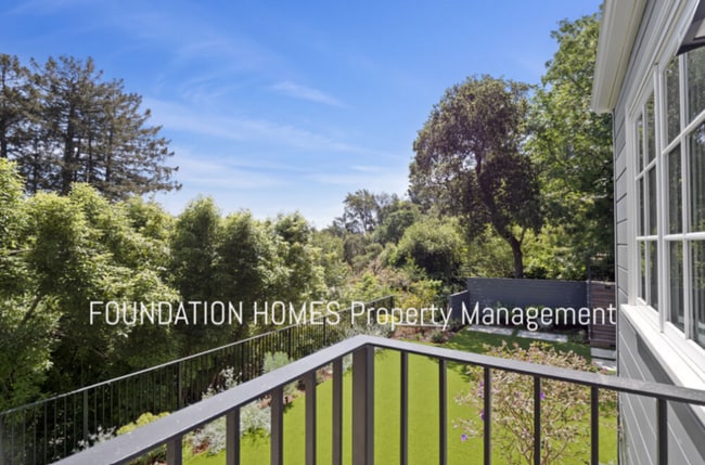 Building Photo - 215 Molino Ave