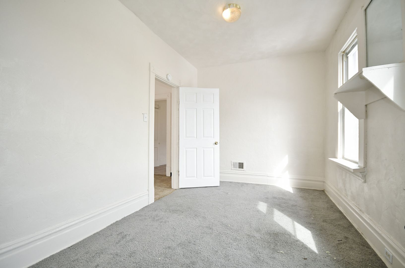 Building Photo - 855 Crucible St