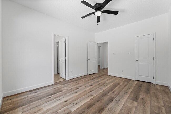 Building Photo - 15456 Pin Oak Dr