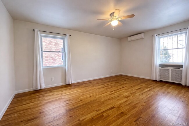 Building Photo - 76-30 172nd St