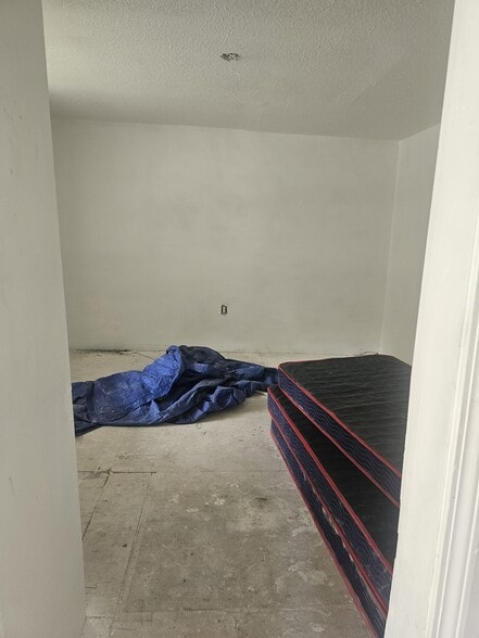 Building Photo - 107 Bell St