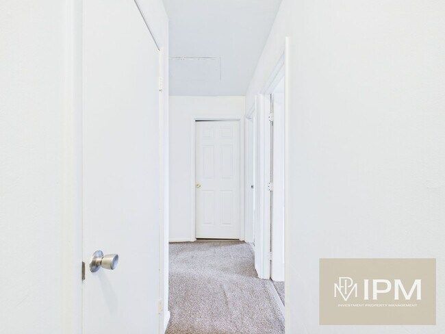 Building Photo - Cozy 3 Bedroom, 1 Bath Townhome in York Ha...