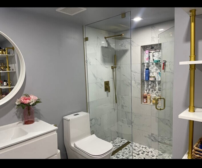 Building Photo - 7120 Fairway Dr
