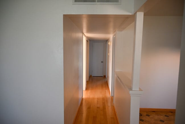 Building Photo - 881 W Rialto Ave