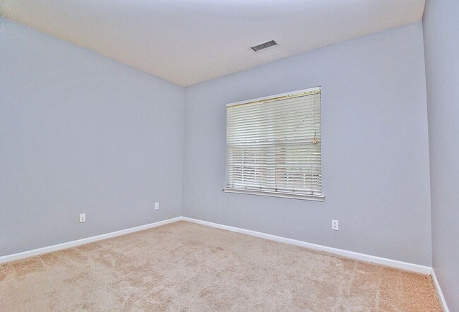 Building Photo - Townhome in South Park for Rent!