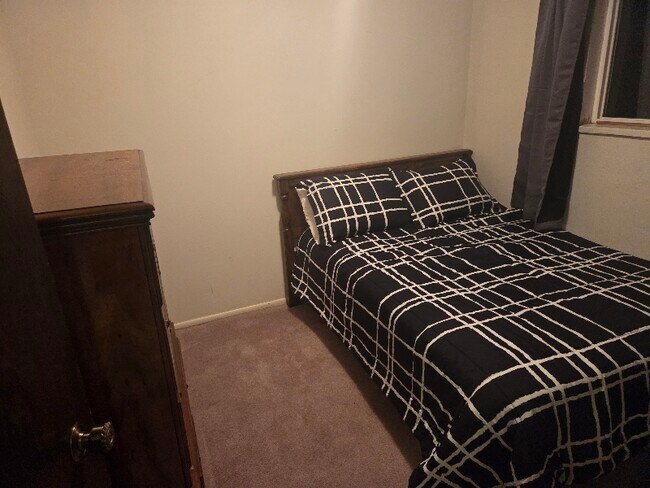 Building Photo - 197 Dale Dr